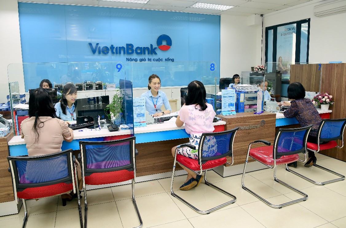 VietinBank đồng hành với các tỉnh miền Trung, Tây Nguyên trong khắc phục hậu quả bão lũ - Ảnh 1.