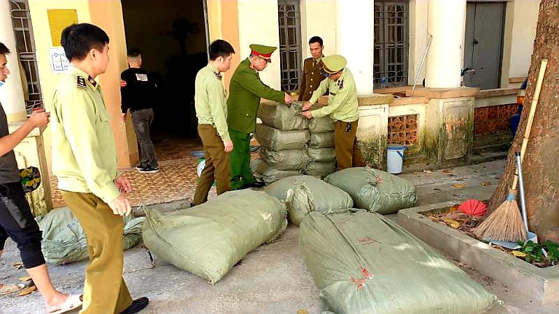 Lạng Sơn: Thu giữ gần 600 kg thuốc bắc nhập lậu trôi nổi - Ảnh 1. Lạng Sơn: Thu giữ gần 600 kg thuốc bắc nhập lậu trôi nổi - Ảnh 1.