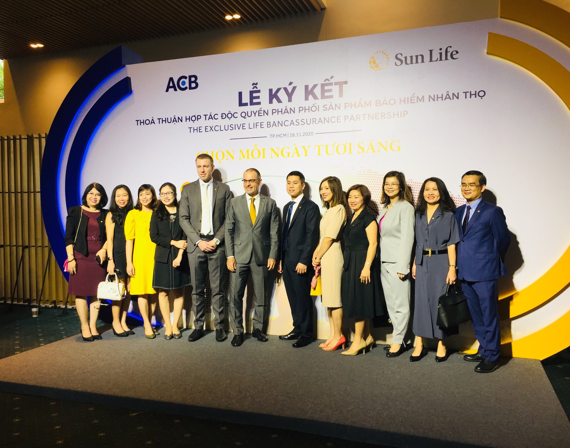 Độc quyền bancassurance, công ty bảo hiểm “lót tay” 20 USD đến 35 USD/khách hàng? - Ảnh 4. Độc quyền bancassurance, công ty bảo hiểm “lót tay” 20 USD đến 35 USD/khách hàng? - Ảnh 4.