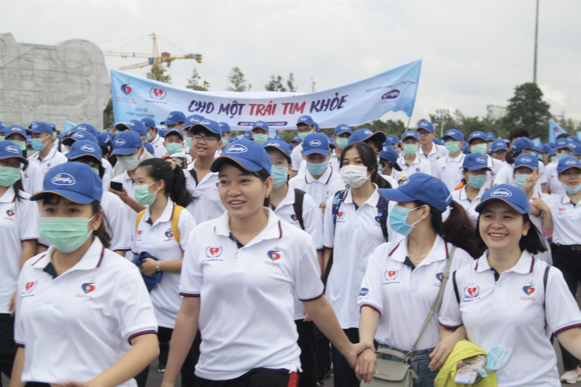 Hàng ngàn người đi bộ ở Quy Nhơn kêu gọi vì “một trái tim khỏe” - Ảnh 1. Hàng ngàn người đi bộ ở Quy Nhơn kêu gọi vì “một trái tim khỏe” - Ảnh 1.