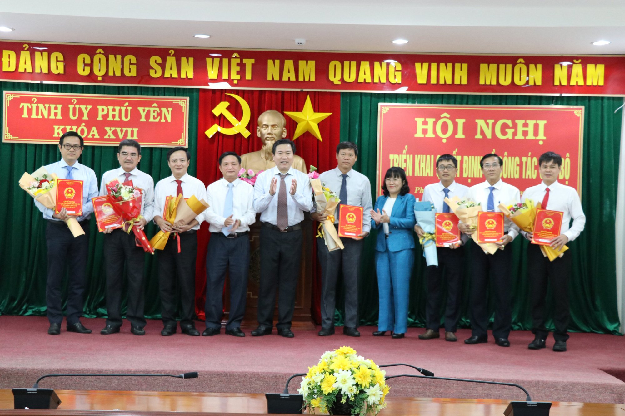 Phú Yên: Điều động, bổ nhiệm 19 nhân sự chủ chốt - Ảnh 2.