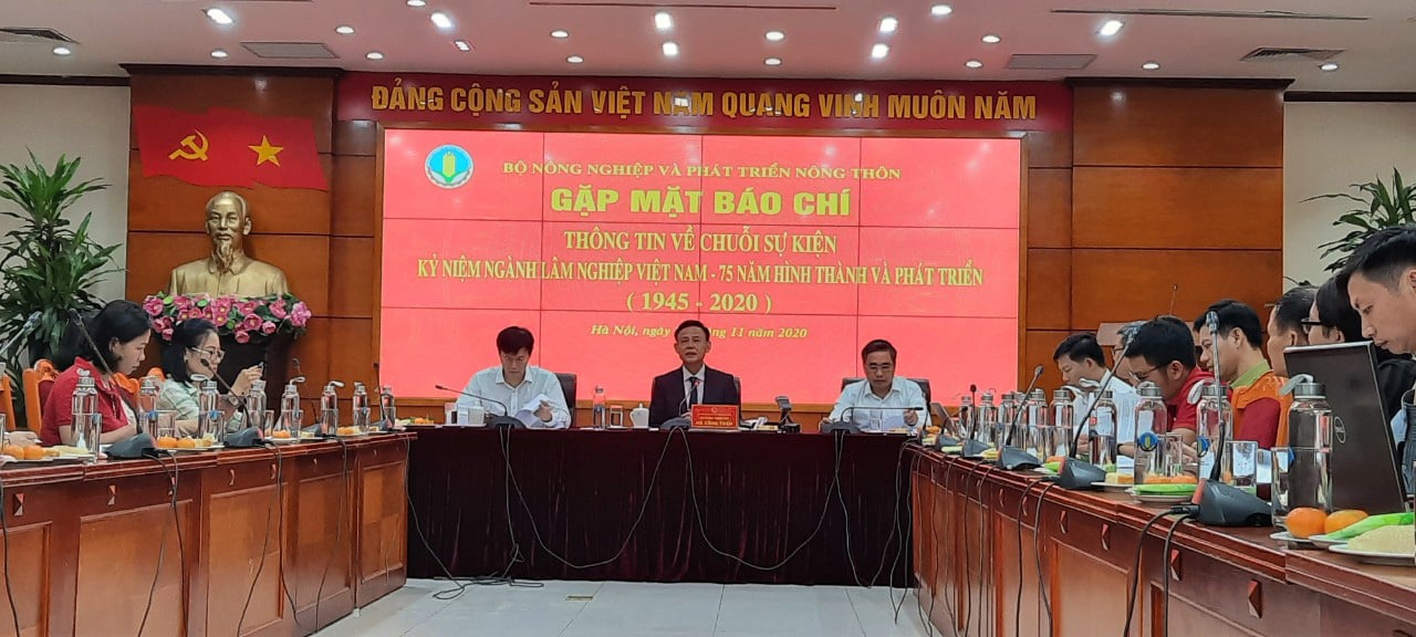 Trồng 1 tỷ cây xanh trong 5 năm, chỉ cần mỗi năm 1 người trồng 2 cây sẽ đủ - Ảnh 1.