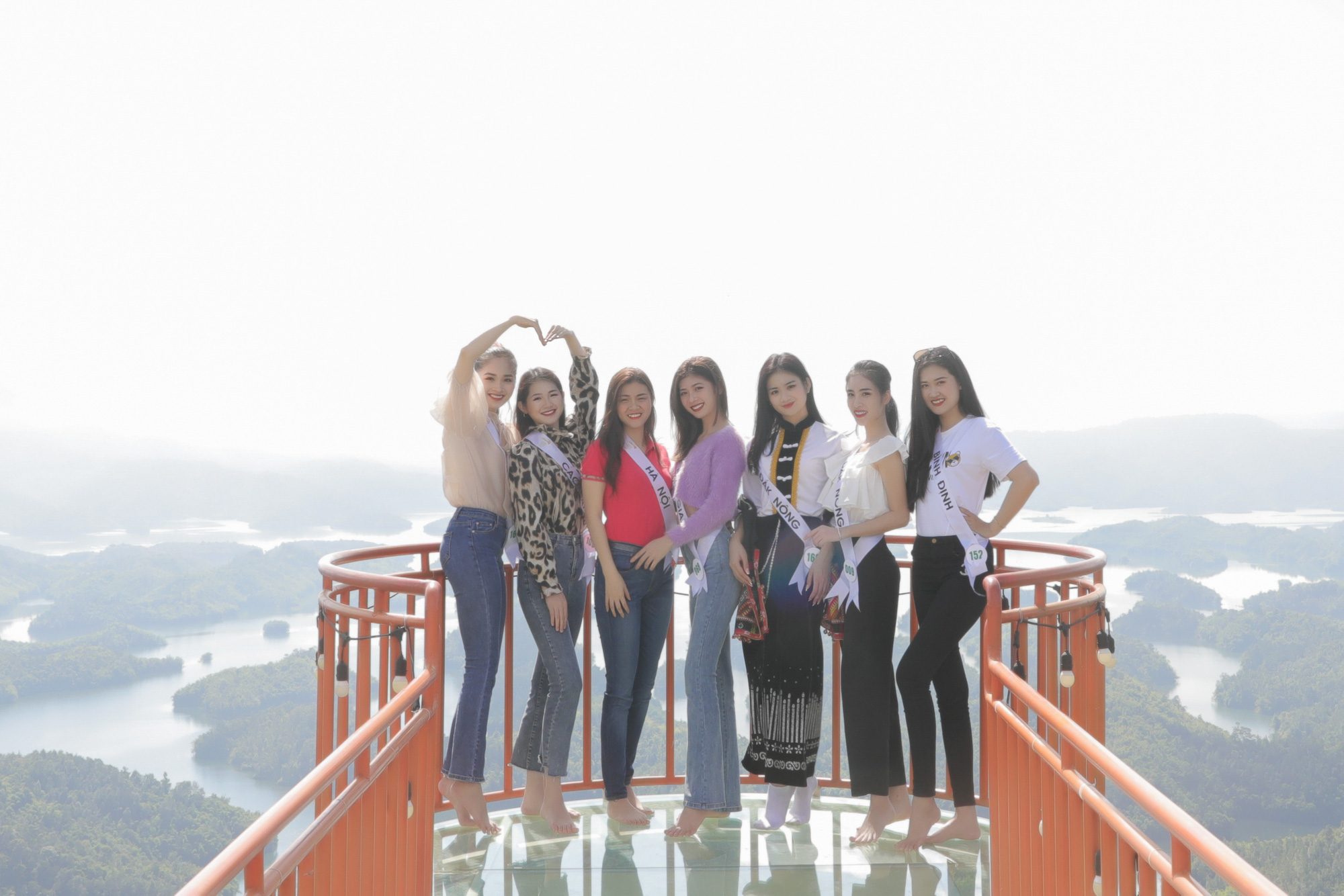 Ngắm thí sinh Miss Tourism Vietnam 2020 rạng rỡ ở  Vườn quốc gia Tà Đùng - Ảnh 2.