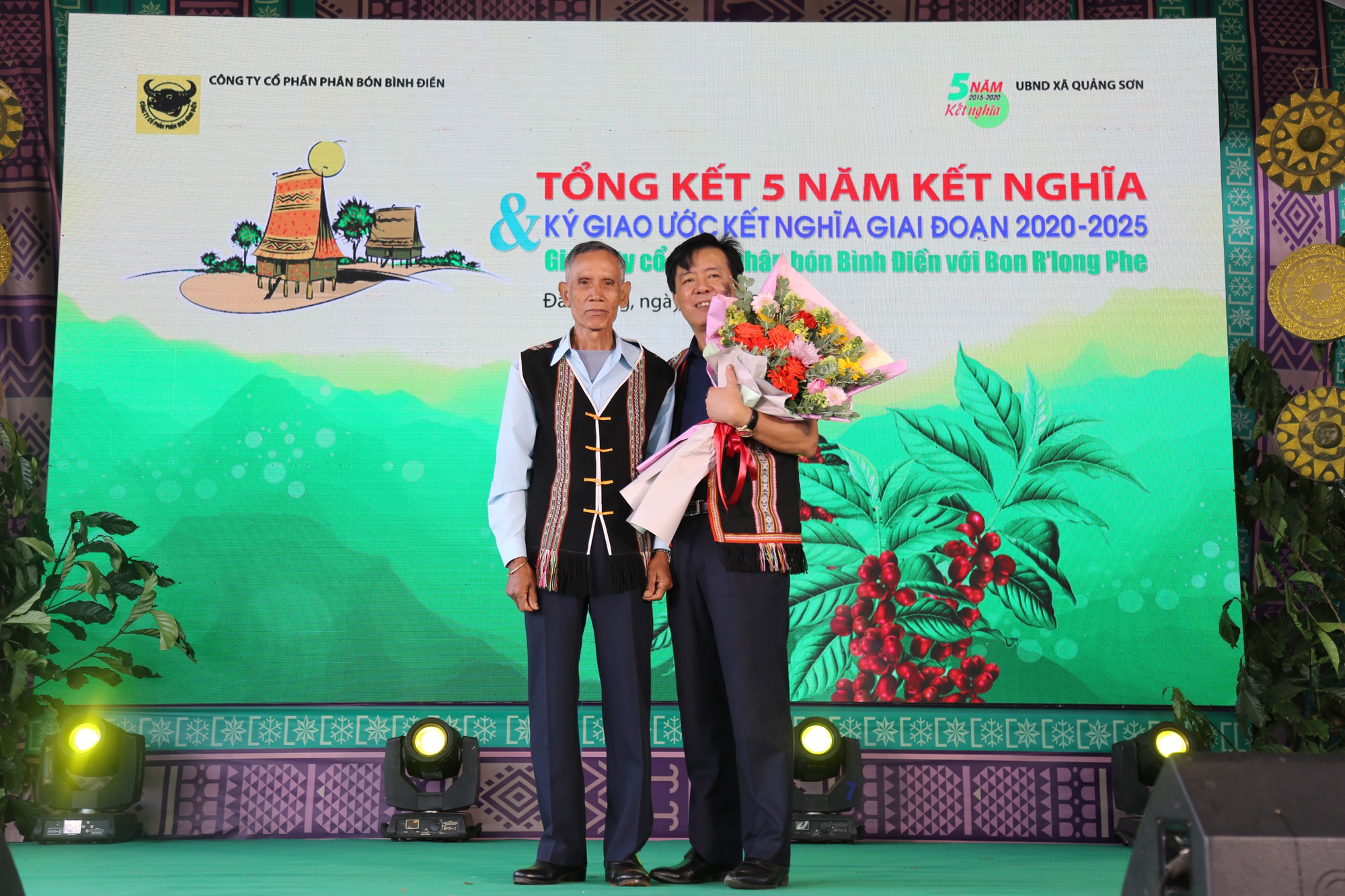 Bình Điền kết nghĩa với bon R'long Phe (Đắk Nông): 5 năm sâu nặng nghĩa tình - Ảnh 1.