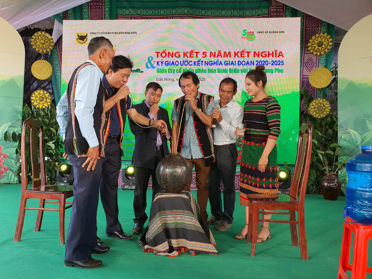 Bình Điền kết nghĩa với bon R'long Phe (Đắk Nông): 5 năm sâu nặng nghĩa tình - Ảnh 7.