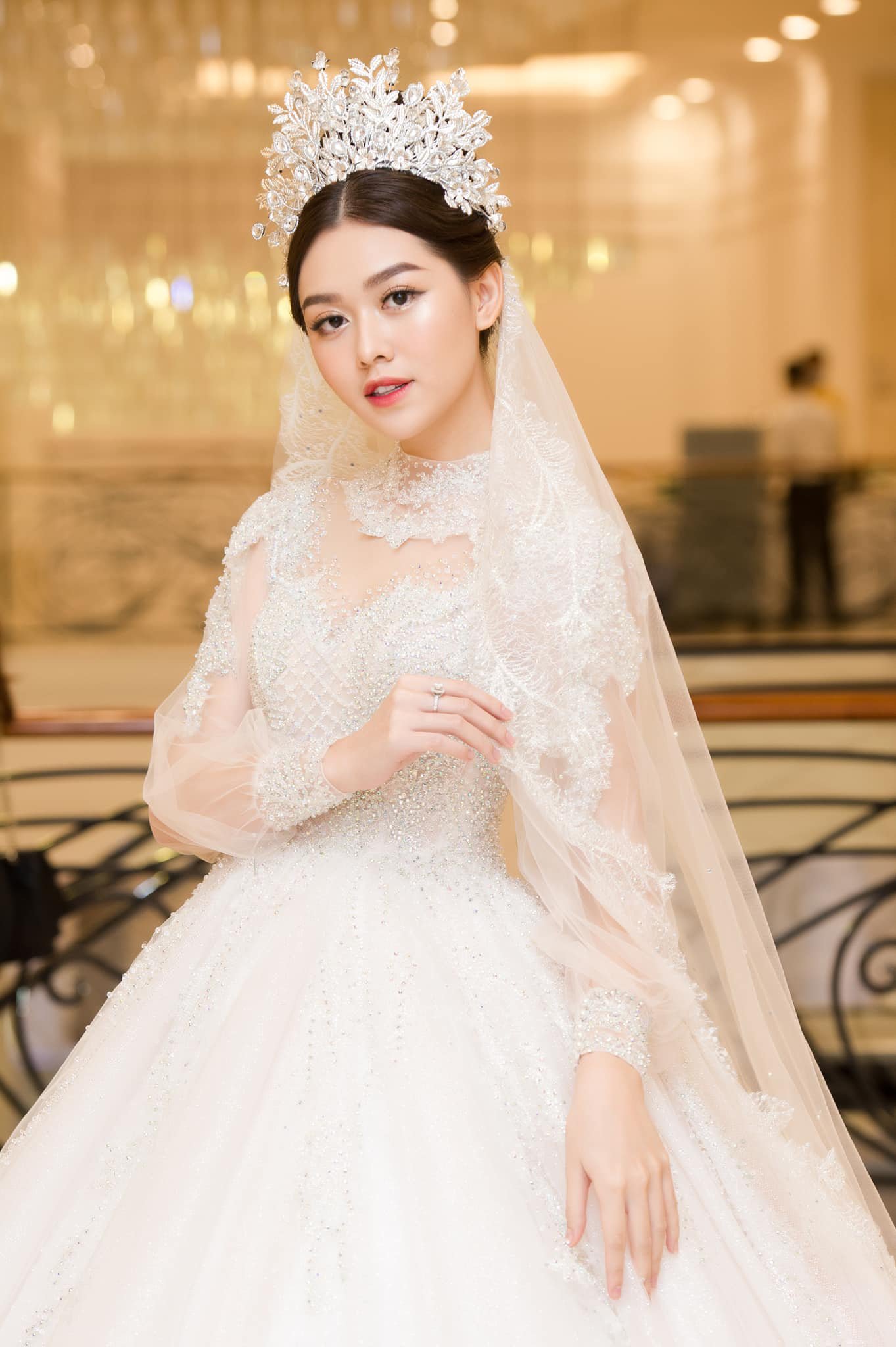 Bạn trai bí ẩn hơn 9 tuổi sắp kết hôn với Á hậu Tường San là ai? - Ảnh 1.