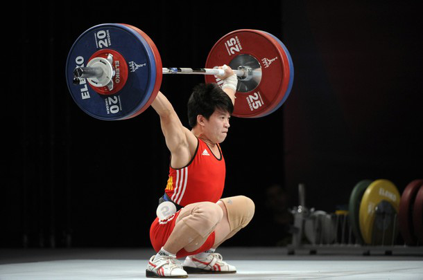 Cử tạ Việt Nam bất ngờ nhận HCĐ Olympic sau... 8 năm - Ảnh 1.