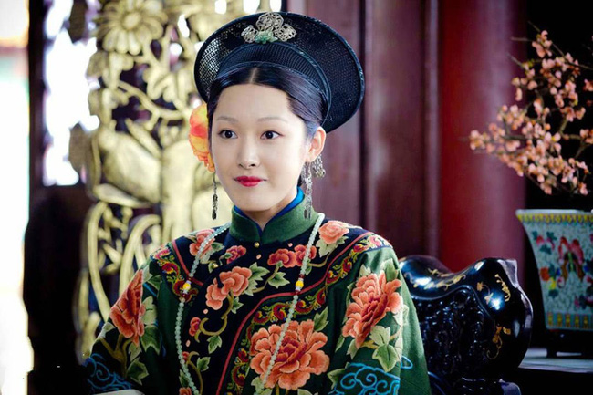 Phi tần xuất thân thấp kém được Hoàng đế Khang Hi sủng ái, hạ sinh một hoàng tử dị tật nhưng có tài hơn người - Ảnh 1.