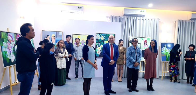 &quot;Vườn địa đàng&quot; của nữ họa sĩ Trịnh Cẩm Nhi -  nơi giao hòa nghệ thuật Việt Nam và Italia - Ảnh 1.
