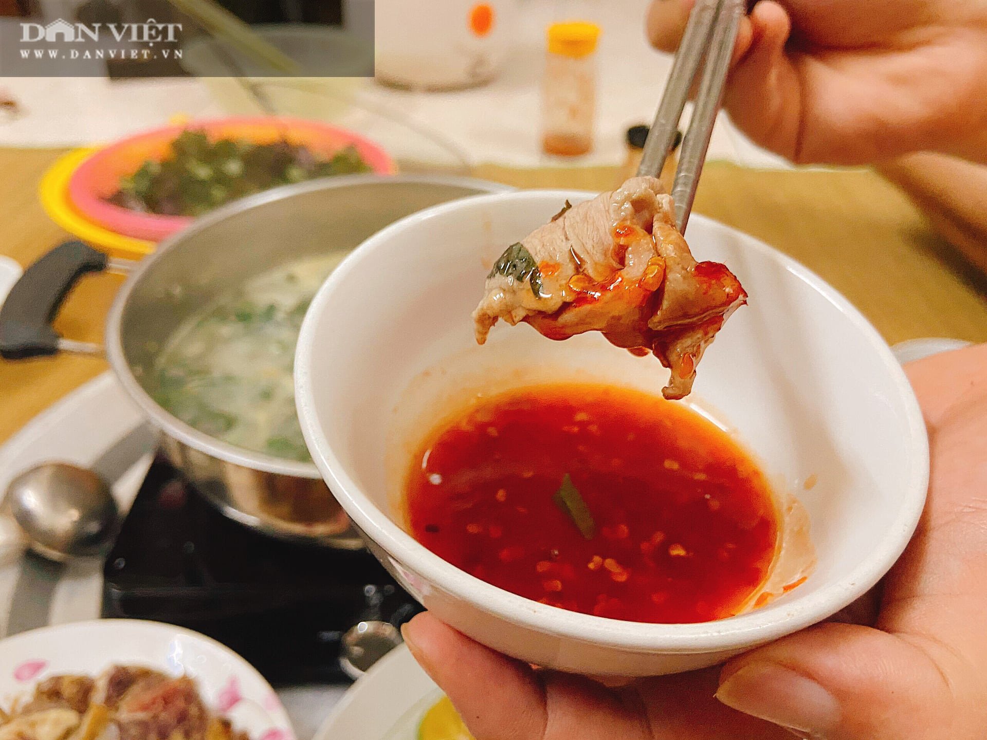 Cách làm bò nhúng mẻ lá tía tô đơn giản ngon nhức nách - Ảnh 3.