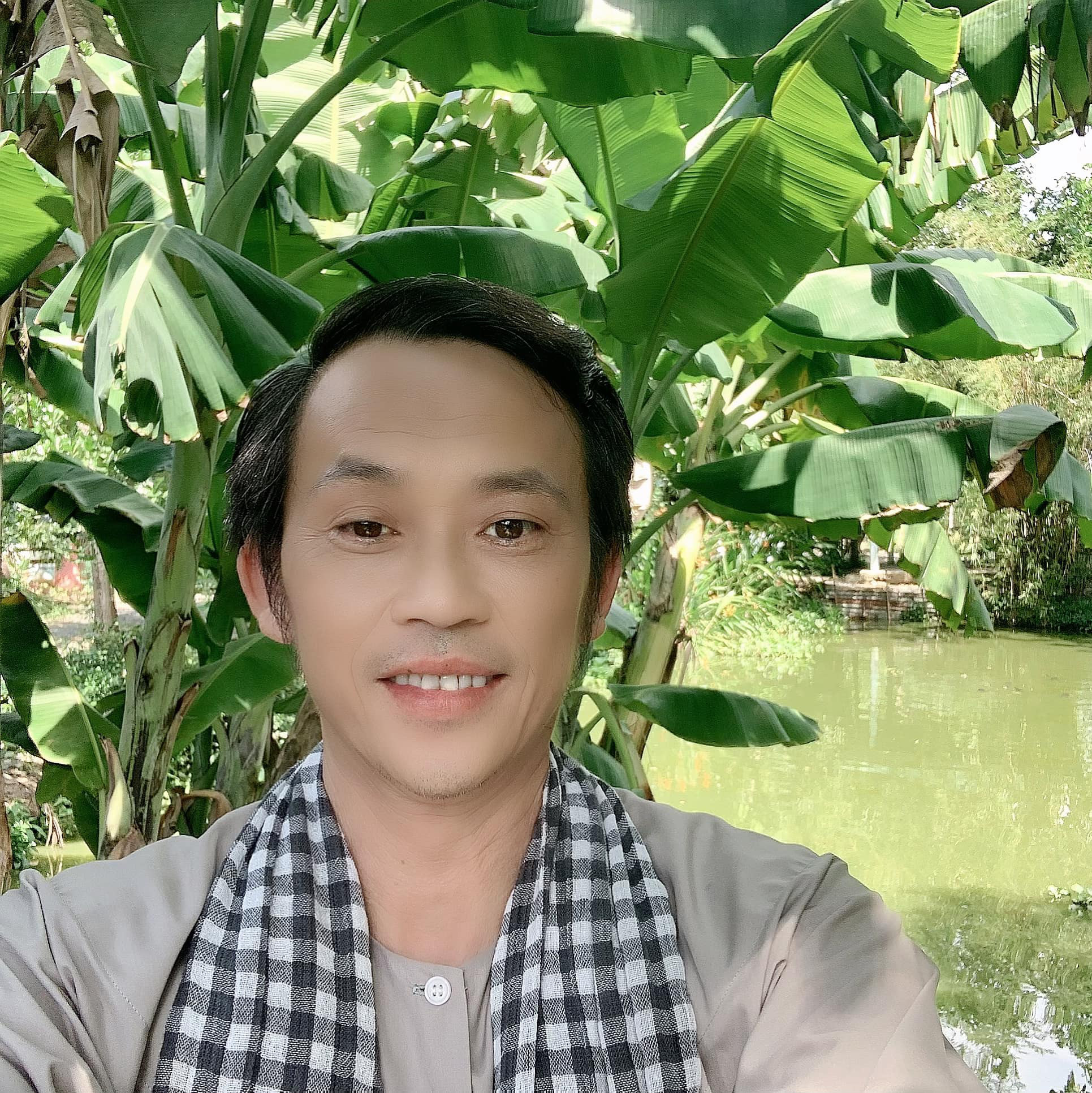 Bất ngờ Hoài Linh báo &quot;tin vui&quot; lúc nửa đêm, nói 1 câu nếu bị anti-fan &quot;ném đá&quot; - Ảnh 2.
