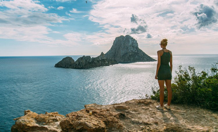 Es Vedra - Hòn đảo bí ẩn nhất thế giới có gì đặc biệt?