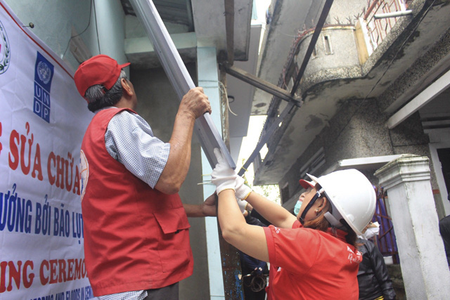 Quảng Ngãi: UNDP phối hợp Hội Chữ thập đỏ tỉnh hỗ trợ khẩn cấp cho người dân - Ảnh 3. Quảng Ngãi: UNDP phối hợp Hội Chữ thập đỏ tỉnh hỗ trợ khẩn cấp cho người dân - Ảnh 3.