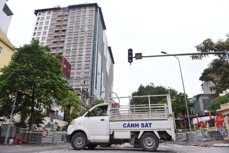 Hà Nội xử lý xong vi phạm tại số 8B Lê Trực - Ảnh 1. Hà Nội xử lý xong vi phạm tại số 8B Lê Trực - Ảnh 1.