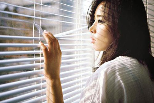 Đêm tân hôn kinh ngạc khi bị mẹ ép cưới chồng già để lấy tiền trả nợ - Ảnh 2.