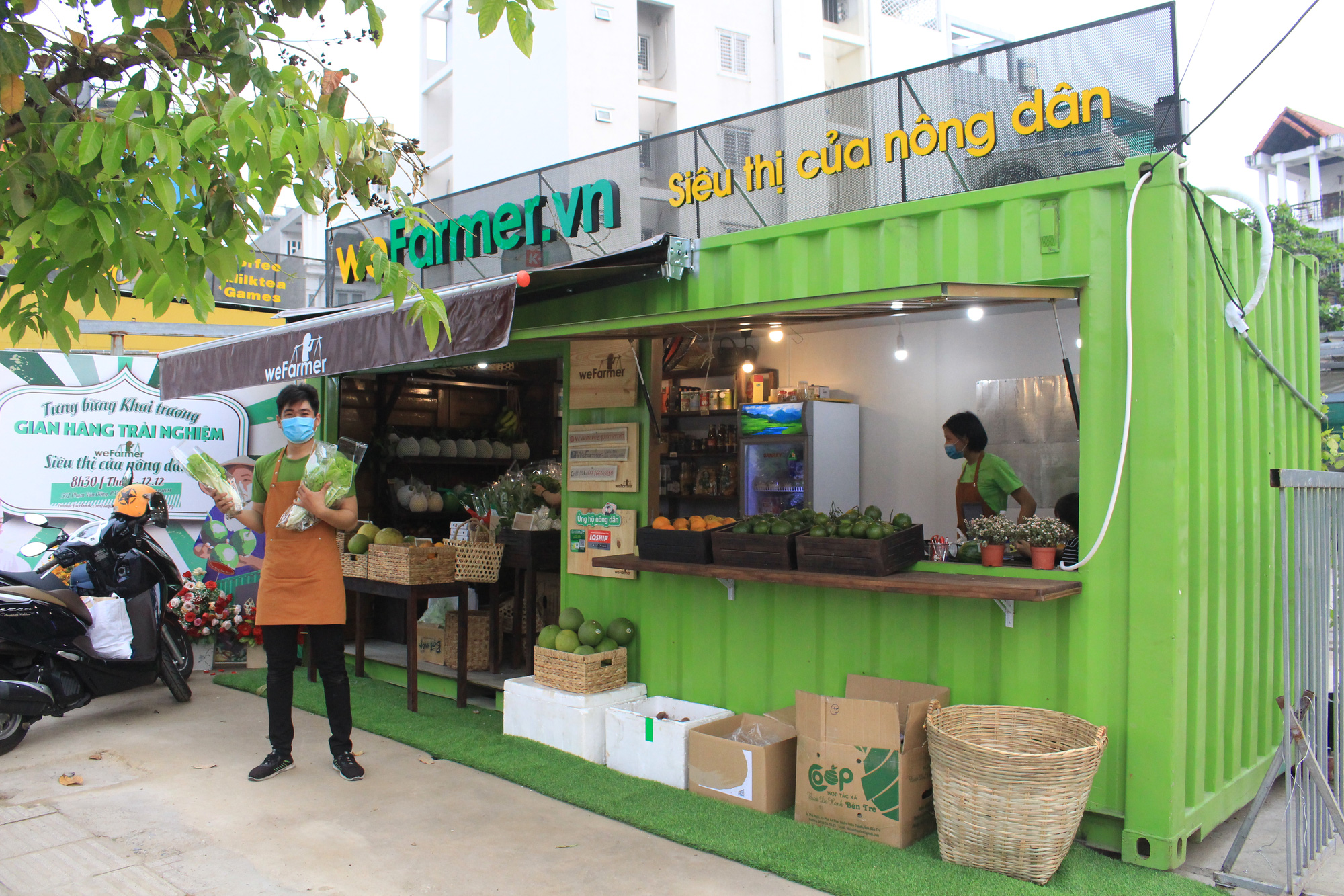 Siêu thị của nông dân đầu tiên ở Sài Gòn có gì, mà vừa mở bán, thanh long, cam canh đã bị mua sạch? - Ảnh 13.