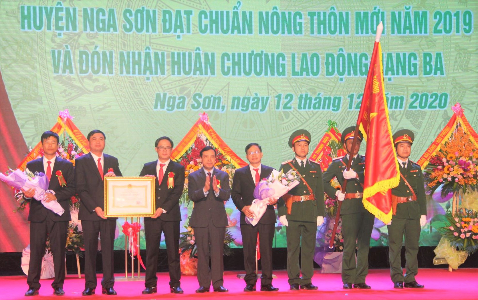 Thanh Hóa: Nga Sơn công bố huyện đạt chuẩn NTM và đón nhận Huân chương Lao động hạng ba - Ảnh 2. Thanh Hóa: Nga Sơn công bố huyện đạt chuẩn NTM và đón nhận Huân chương Lao động hạng ba - Ảnh 2.