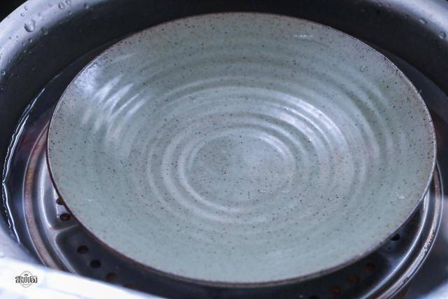 Đừng chỉ rửa với nước, hãy cho thêm thứ này vào để nấm hương tươi sạch 100% bụi bẩn - Ảnh 3.