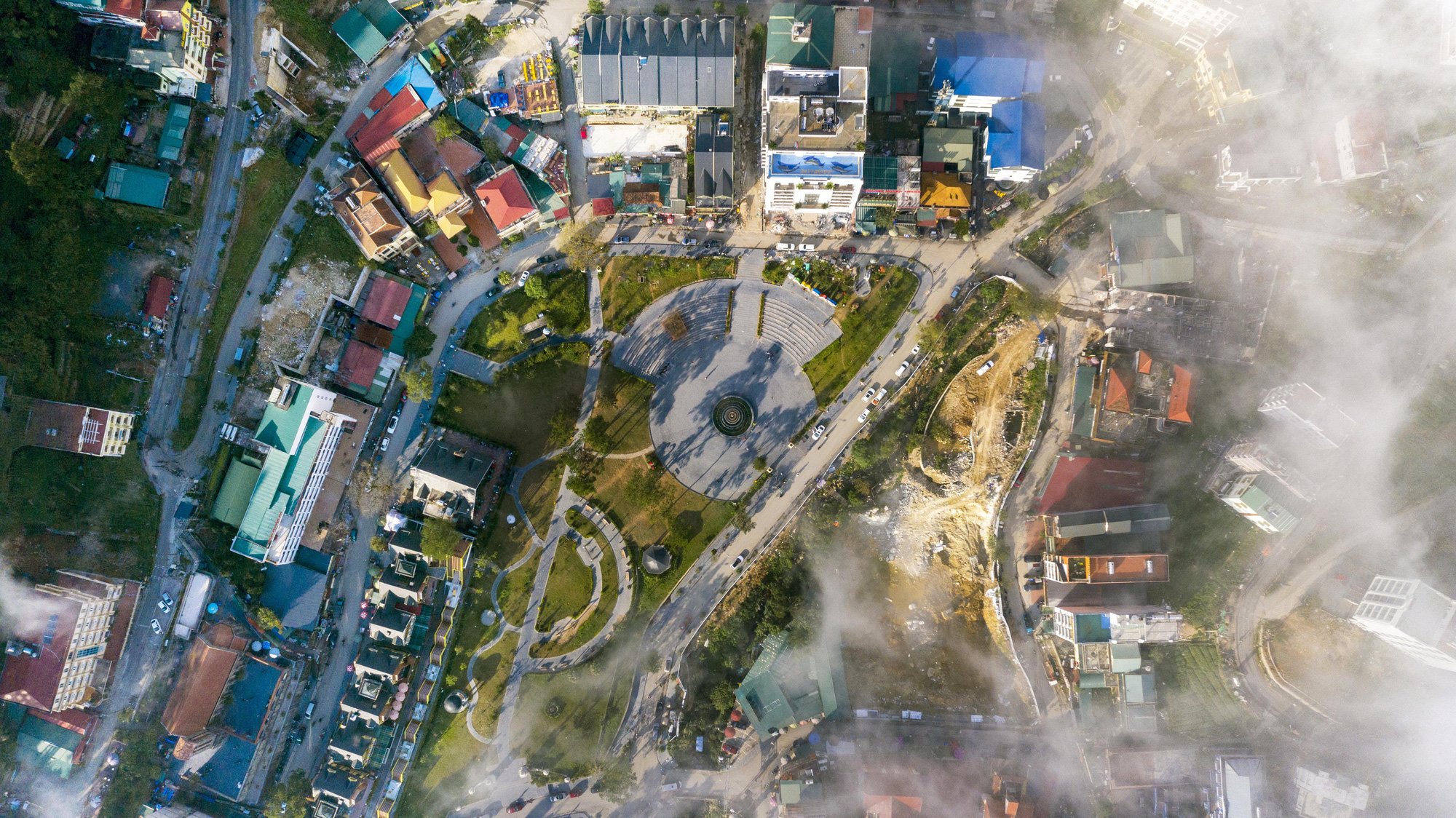 'Rừng bê tông' trên núi Tam Đảo - Ảnh 14.