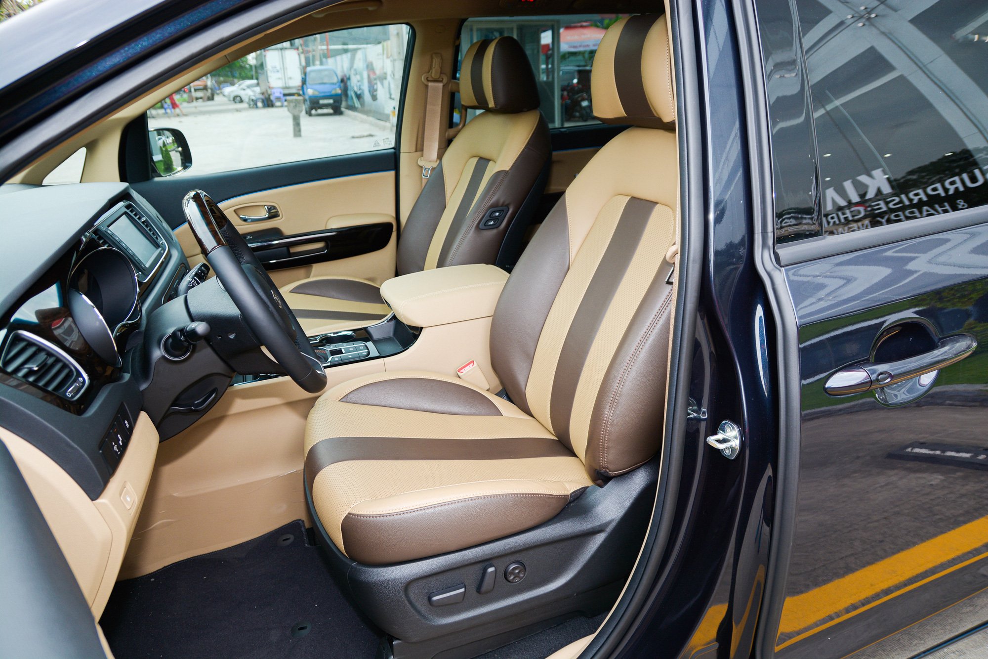 Chi tiết Kia Sedona Signature giá từ 1,289 tỷ đồng tại Việt Nam - Ảnh 9.