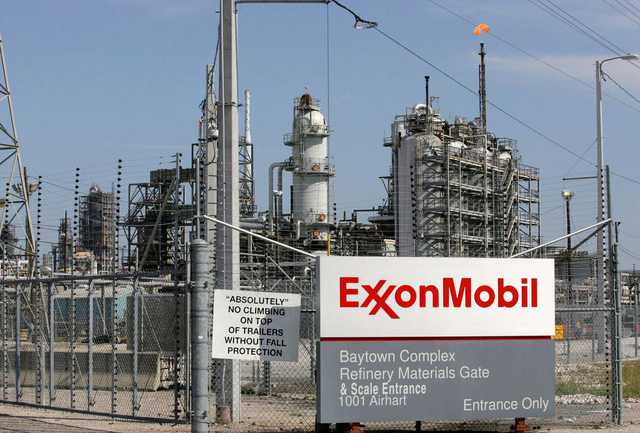 Khủng hoảng ập đến với gã khổng lồ dầu mỏ Mỹ ExxonMobil - Ảnh 1. Khủng hoảng ập đến với gã khổng lồ dầu mỏ Mỹ ExxonMobil - Ảnh 1.