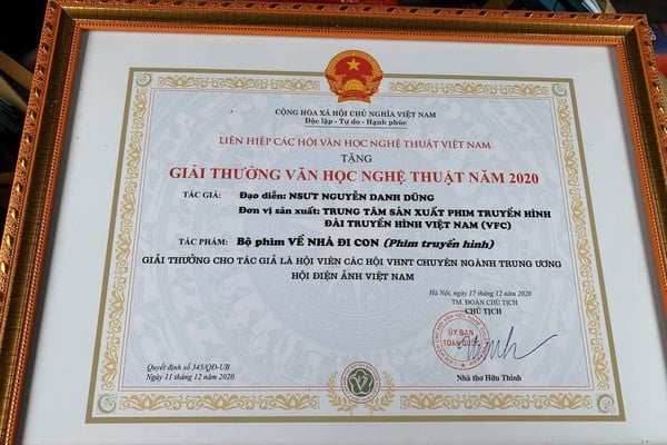 &quot;Về nhà đi con&quot; nối dài thành tích &quot;khủng&quot; về giải thưởng: &quot;Kỷ lục&quot; khó phim nào vượt qua - Ảnh 2.