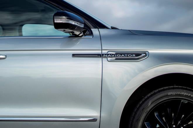 Cận cảnh Lincoln Navigator L Black Label 2021 giá hơn 8 tỷ đồng - Ảnh 8.