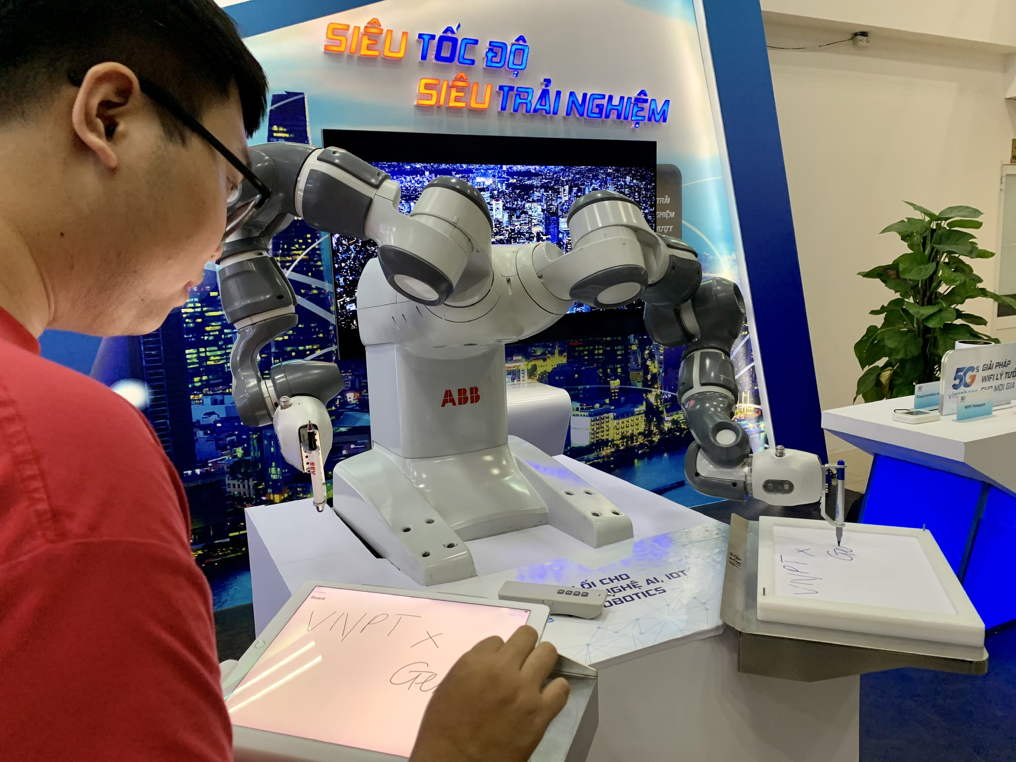VNPT chính thức công bố vùng phủ sóng VinaPhone 5G tại Hà Nội và TP. Hồ Chí Minh - Ảnh 4.