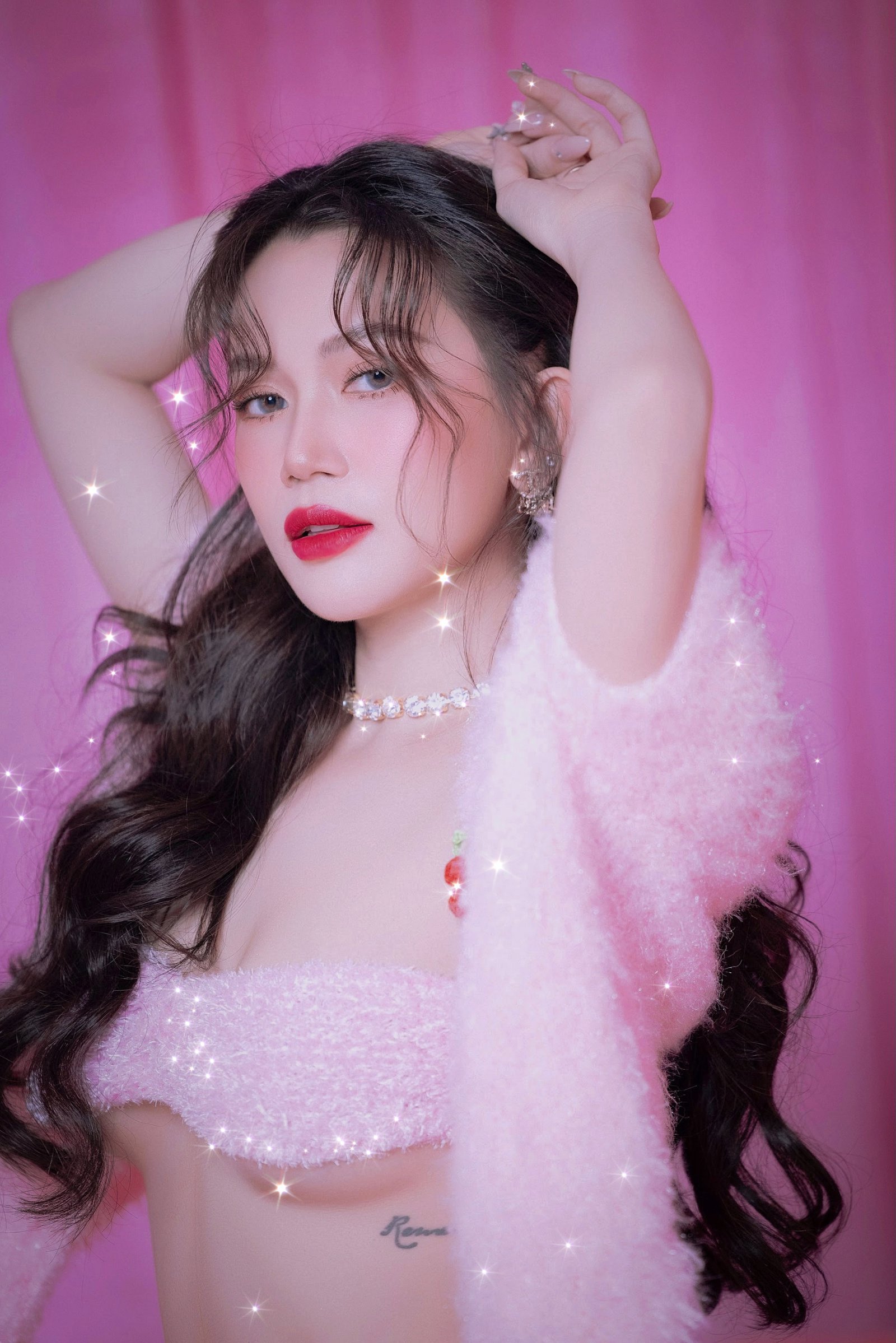 Hậu chia tay Huỳnh Phương, Sĩ Thanh tung bộ ảnh sexy hết nấc mừng sinh nhật - Ảnh 1.