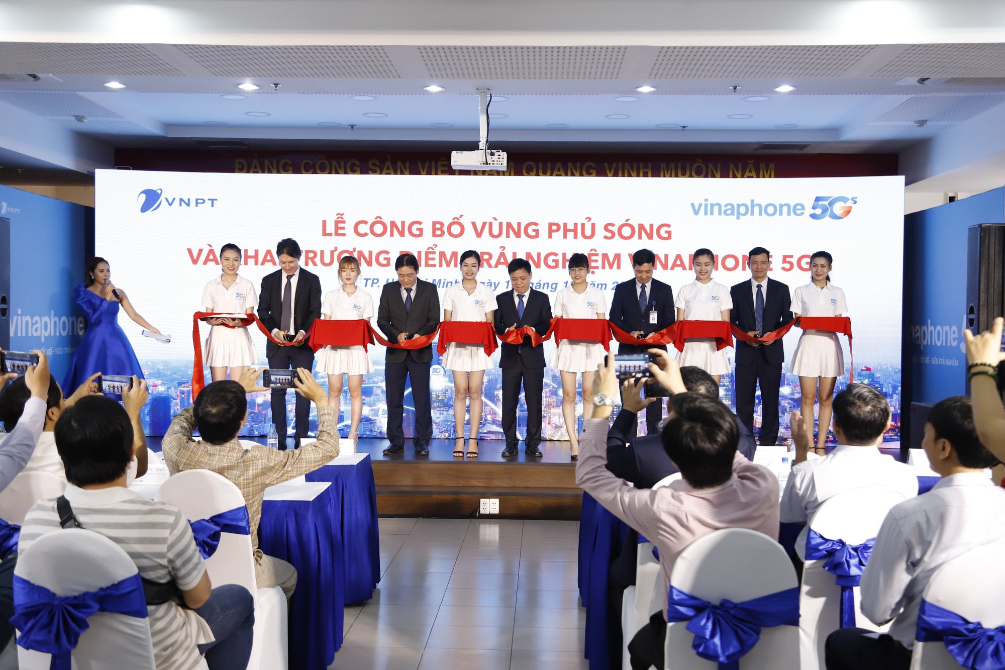 VNPT chính thức công bố vùng phủ sóng VinaPhone 5G tại Hà Nội và TP. Hồ Chí Minh - Ảnh 1.