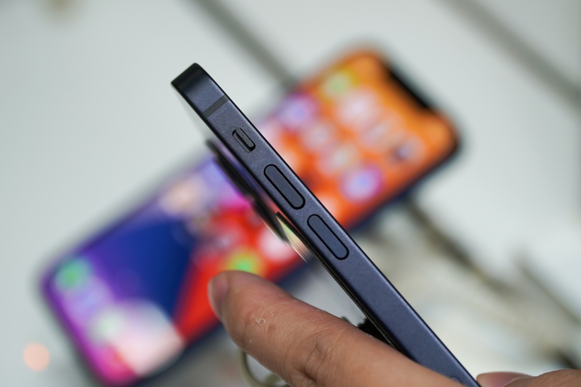 Trải nghiệm iPhone 12 mini: nhỏ, mạnh nhưng vẫn bị "ghẻ lạnh" - Ảnh 5. Trải nghiệm iPhone 12 mini: nhỏ, mạnh nhưng vẫn bị "ghẻ lạnh" - Ảnh 5.