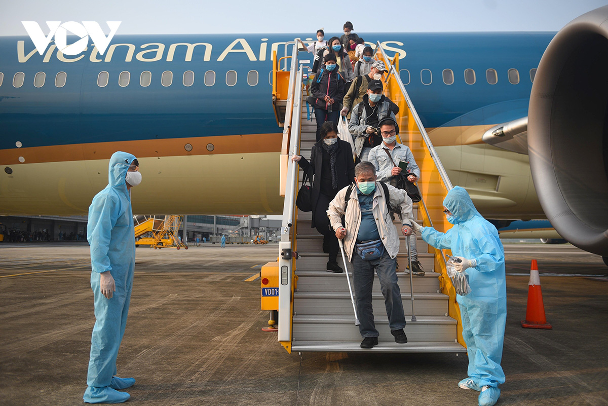 Tiếp viên Vietnam Airlines để lây nhiễm Covid-19: Bộ GTVT gửi văn bản hỏa tốc - Ảnh 1. Tiếp viên Vietnam Airlines để lây nhiễm Covid-19: Bộ GTVT gửi văn bản hỏa tốc - Ảnh 1.