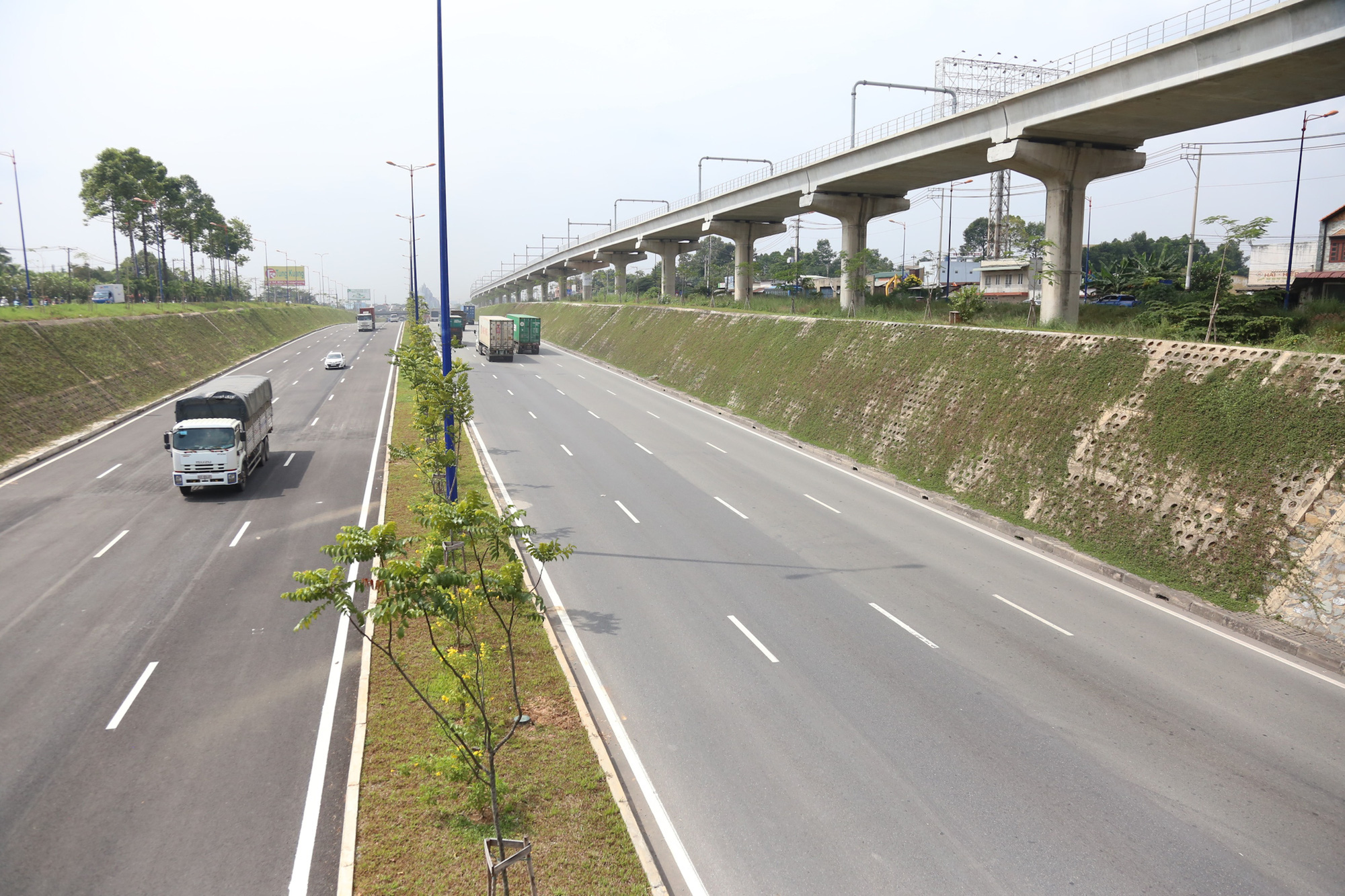 Xa lộ Hà Nội: Rút ngắn thời gian vận chuyển, tăng sức cạnh tranh cho doanh nghiệp - Ảnh 2.