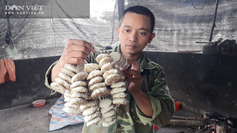 Nấu rượu bằng thứ men làm từ các loại lá cây trên rừng, giá bán cao hơn mà nhiều người vẫn thi nhau đặt mua - Ảnh 3.