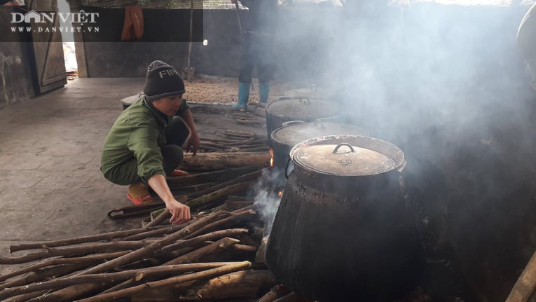 Nấu rượu bằng thứ men làm từ các loại lá cây trên rừng, giá bán cao hơn mà nhiều người vẫn thi nhau đặt mua - Ảnh 7.