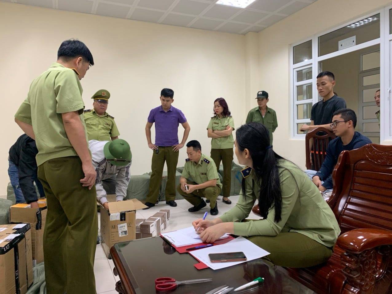 Quảng Ninh: Triệt phá vụ kinh doanh thuốc lá điện tử lậu “cực khủng” - Ảnh 2.