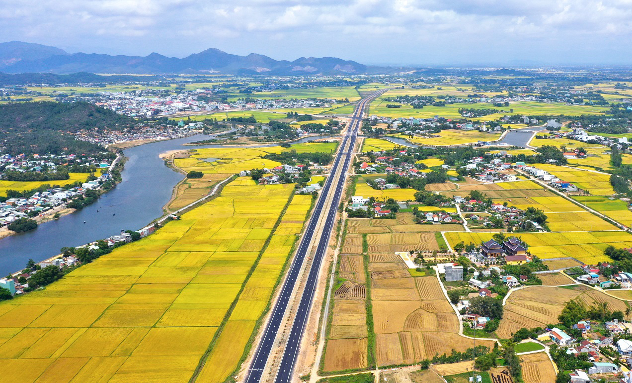 Bình Định: Xuất hiện tình trạng lợi dụng kẽ hở quy chế đấu giá của tỉnh, “thông đồng” nâng giá đất - Ảnh 1. Bình Định: Xuất hiện tình trạng lợi dụng kẽ hở quy chế đấu giá của tỉnh, “thông đồng” nâng giá đất - Ảnh 1.