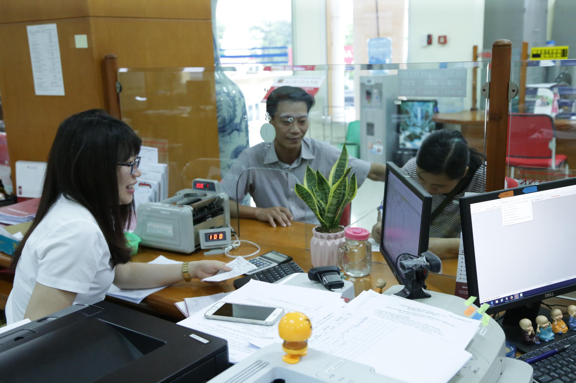 &quot;Bất ngờ&quot; mức chi lương, thưởng tại Agribank - Ảnh 3.