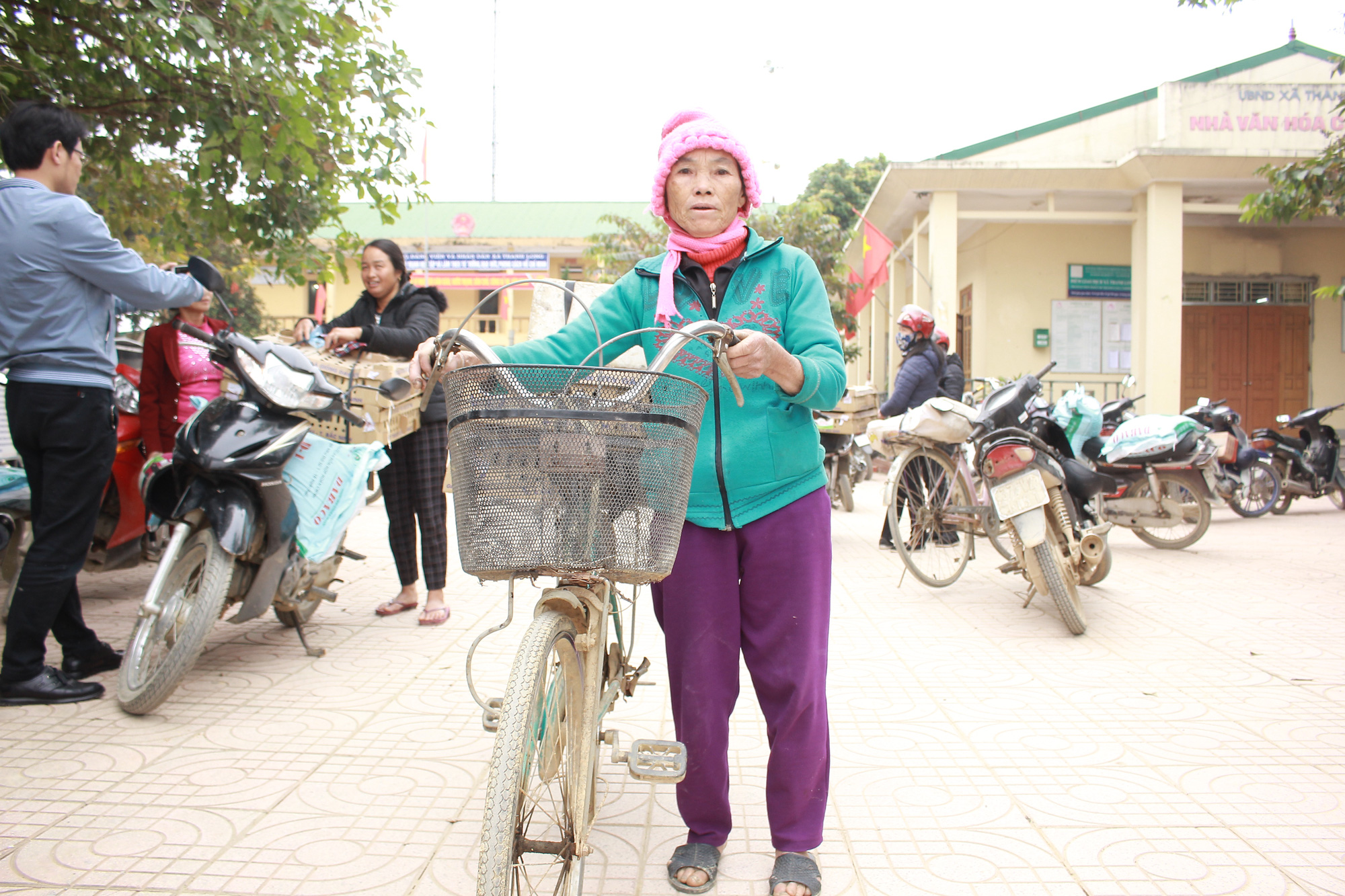 Nghệ An: Hỗ trợ gà giống, thức ăn chăn nuôi giúp bà con “rốn” lũ Thanh Chương tái thiết sản xuất - Ảnh 4.