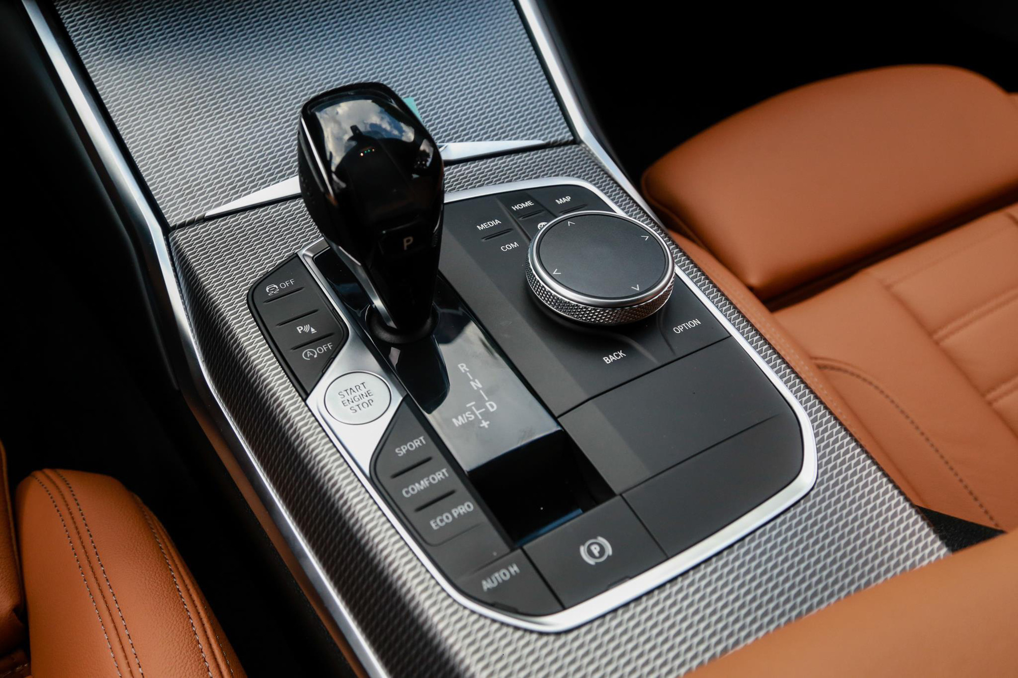 So sanh BMW 330i M Sport hay Mercedes-AMG A 35 4Matic anh 13 So sanh BMW 330i M Sport hay Mercedes-AMG A 35 4Matic anh 13
