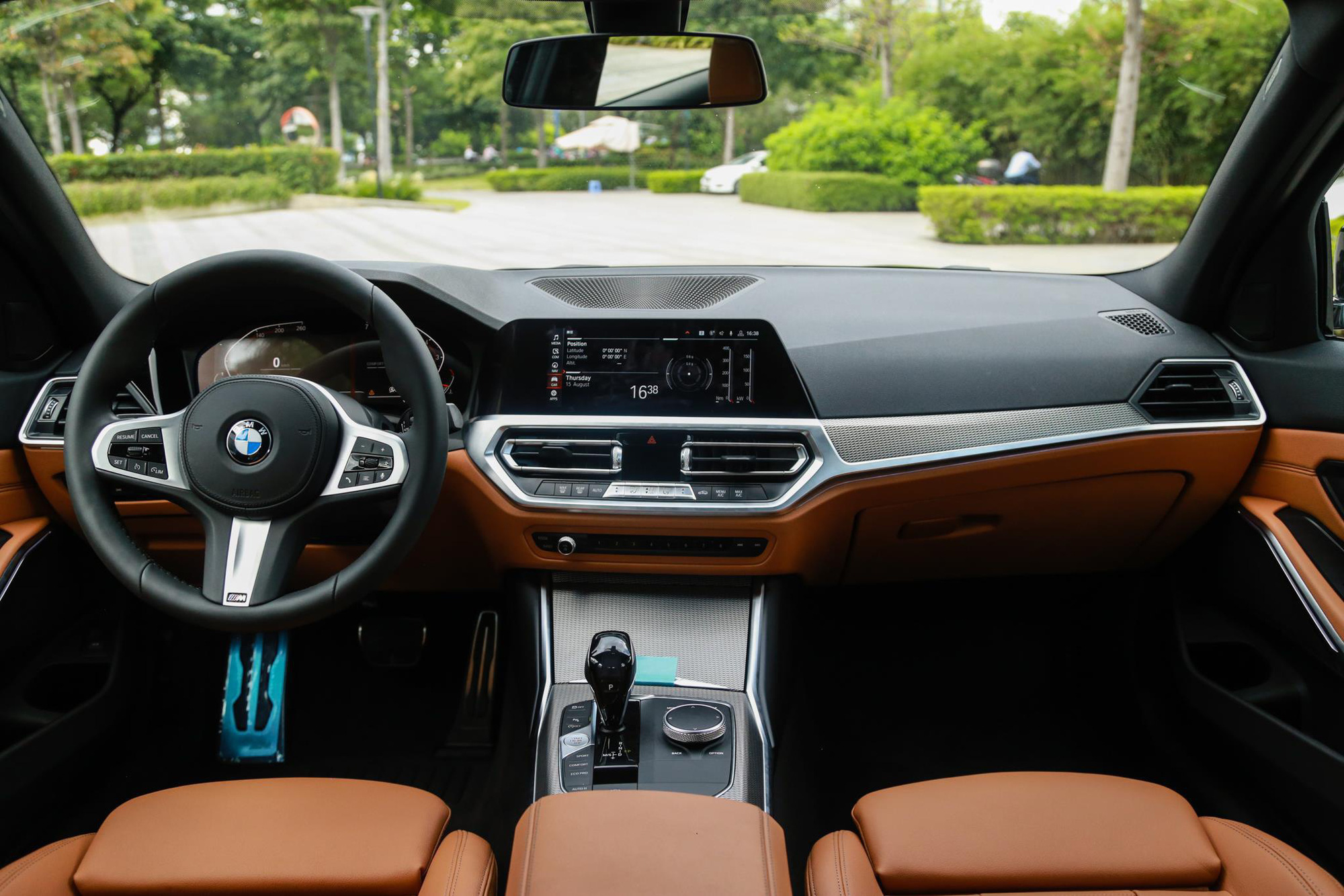So sanh BMW 330i M Sport hay Mercedes-AMG A 35 4Matic anh 6 So sanh BMW 330i M Sport hay Mercedes-AMG A 35 4Matic anh 6
