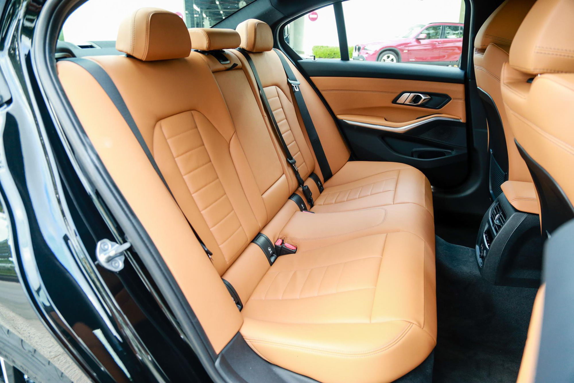 So sanh BMW 330i M Sport hay Mercedes-AMG A 35 4Matic anh 10 So sanh BMW 330i M Sport hay Mercedes-AMG A 35 4Matic anh 10