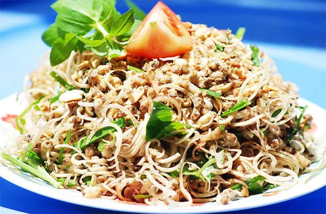 Gỏi nhộng ong U Minh là “đệ nhất” món ngon của Cà Mau - Ảnh 2.