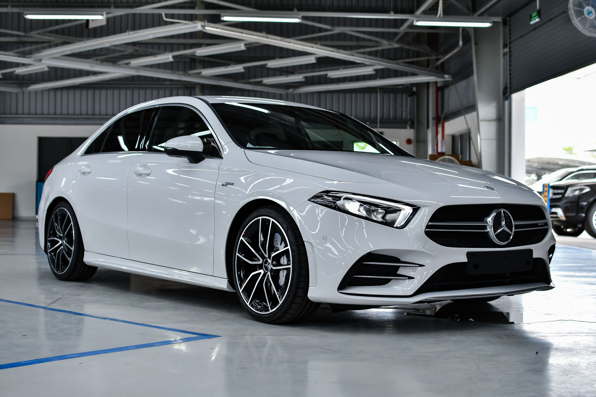 So sanh BMW 330i M Sport hay Mercedes-AMG A 35 4Matic anh 3 So sanh BMW 330i M Sport hay Mercedes-AMG A 35 4Matic anh 3
