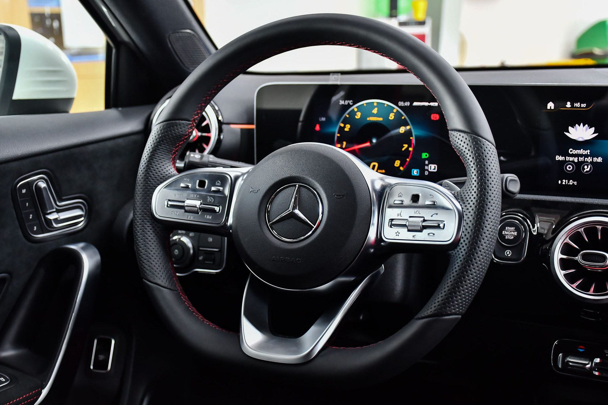 So sanh BMW 330i M Sport hay Mercedes-AMG A 35 4Matic anh 9 So sanh BMW 330i M Sport hay Mercedes-AMG A 35 4Matic anh 9