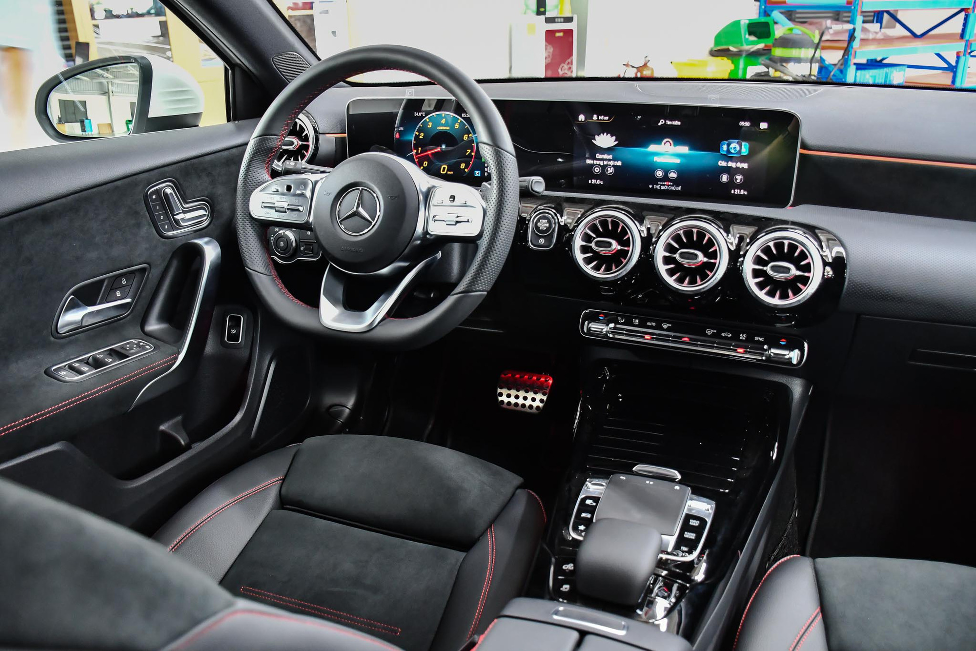 So sanh BMW 330i M Sport hay Mercedes-AMG A 35 4Matic anh 7 So sanh BMW 330i M Sport hay Mercedes-AMG A 35 4Matic anh 7