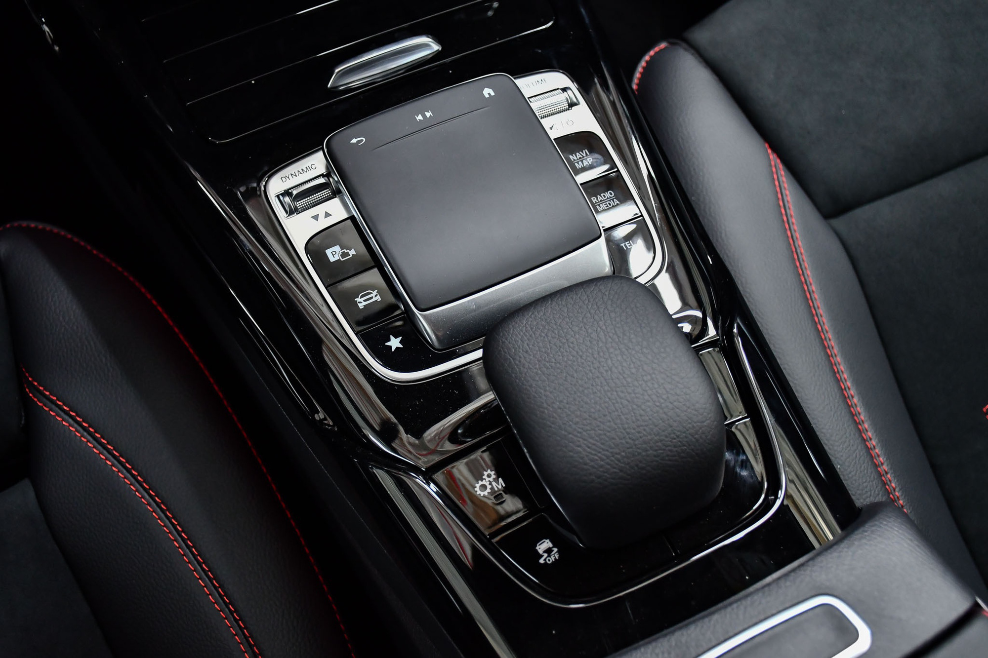So sanh BMW 330i M Sport hay Mercedes-AMG A 35 4Matic anh 14 So sanh BMW 330i M Sport hay Mercedes-AMG A 35 4Matic anh 14