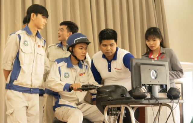 Quảng Ngãi: Sinh viên trường Cao đẳng Kỹ nghệ Dung Quất với ngày hội lái xe an toàn - Ảnh 3. Quảng Ngãi: Sinh viên trường Cao đẳng Kỹ nghệ Dung Quất với ngày hội lái xe an toàn - Ảnh 3.