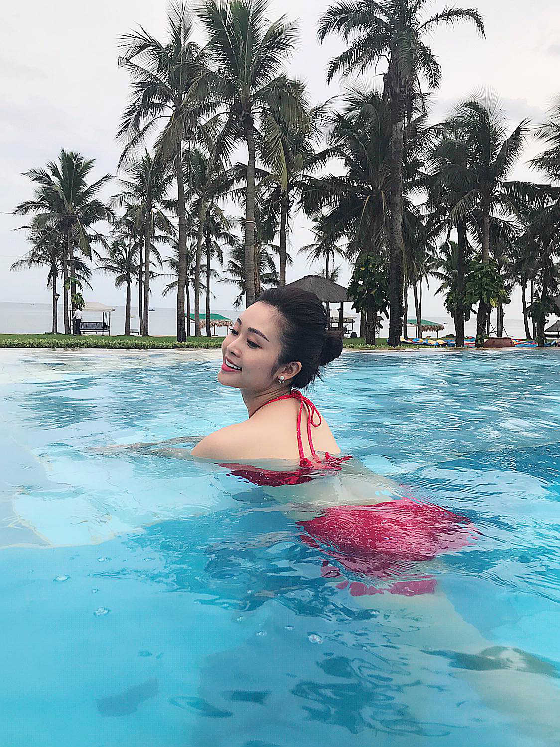 &quot;MC có nụ cười đẹp nhất VTV&quot; sắp lấy chồng kém 5 tuổi hiếm hoi mặc bikini &quot;đốt mắt&quot; khán giả - Ảnh 5.