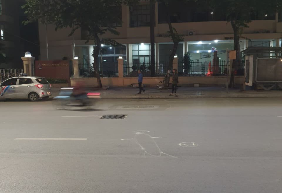 Công an điều tra vụ ông lão 70 tuổi tử vong bất thường bên đường - Ảnh 1.